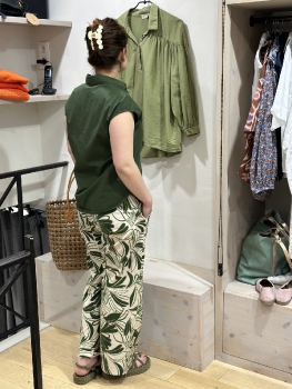 Pantalon en toile imprimé de  motifs verts et beiges Diega 0018264